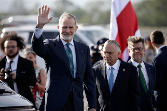 El rey Felipe VI llega a Costa Rica para asistir a la investidura de Fernández