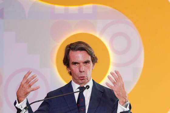 Aznar carga contra el populismo que ve como un riesgo muy serio para la democracia
