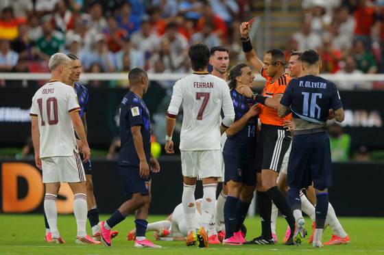 0-1. España primera y adiós de Uruguay