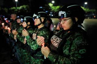 Colombia rinde homenaje en varias ciudades a las víctimas del accidente de avión militar