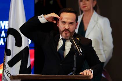 De la Espriella aclara que no ha planteado "desconocer la soberanía de Venezuela"