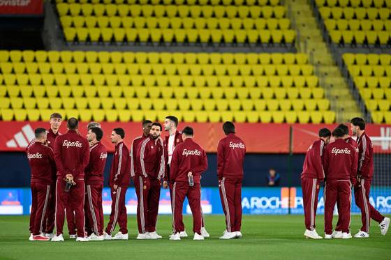 España sale con Simón, Rodri, Pedri y Lamine Yamal