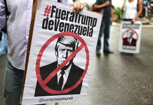 Chavistas protestan contra el acuerdo petrolero EE.UU.-Venezuela y piden salarios dignos