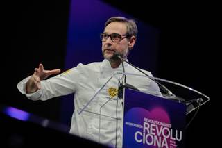 El chef Miguel Angel de la Cruz se mete en harina para promover inclusión en salud mental