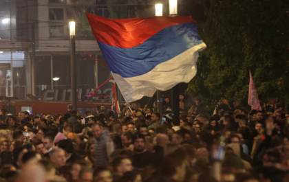 La opositora Lista de Estudiantes serbia gana con mayoría absoluta, según recuento oficial