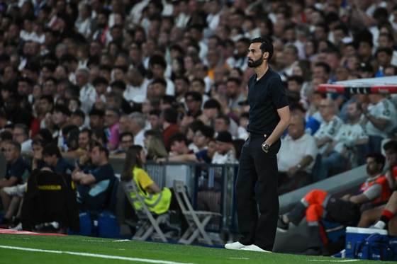 Con la llegada de Arbeloa, España iguala al Reino Unido en la Premier con 5 entrenadores