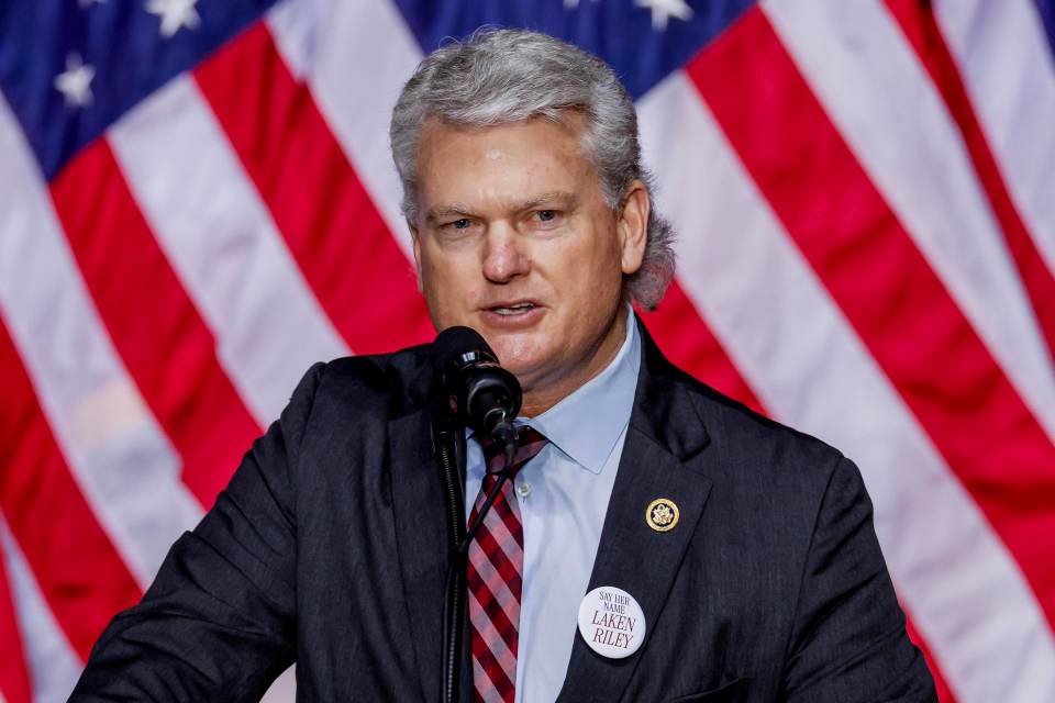Trump respalda al congresista Mike Collins en las primarias para el Senado en Georgia