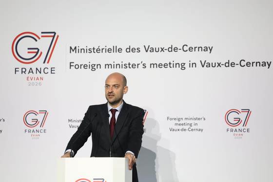 El ministro de Exteriores francés responde a Lavrov y dice que la "hipocresía" es la rusa