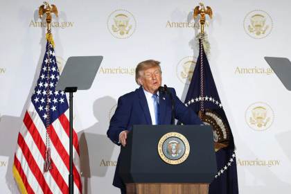 Trump defiende el avance de la IA y presenta portal para trámites que usa esta tecnología