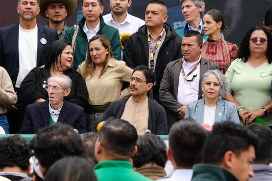 La incertidumbre domina el panorama electoral colombiano a un mes de las presidenciales