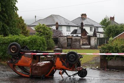 La comunidad de Irlanda del Norte "horrorizada" por una segunda noche de violencia