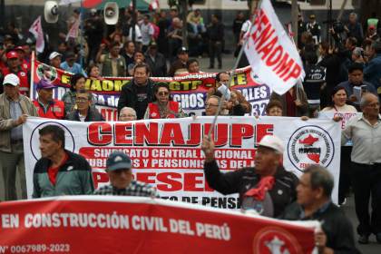 El mayor gremio sindical de Perú advierte que no aceptará recortes en derechos laborales