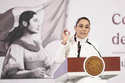 Sheinbaum respalda que Banamex tenga "distintos accionistas" tras venta de 24 % de capital