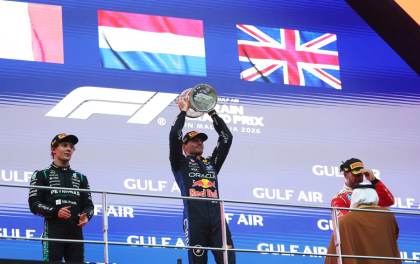 Verstappen gana y Antonelli refuerza liderato en el caos de Sepang
