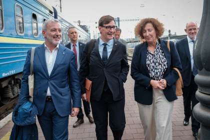 El alcalde de Barcelona renueva acuerdo con Kiev inspirándose en la alianza con Sarajevo
