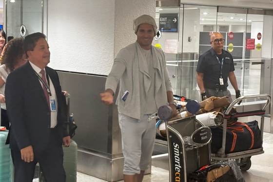 El opositor Otero Alcántara llega a Miami tras su liberación en Cuba