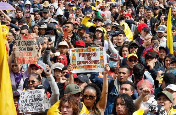 La oposición colombiana exhibe su fuerza en el primer paro nacional con De la Espriella