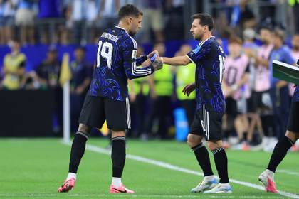 Otamendi: "El equipo evoluciona de la mejor manera, los que entran siguen rindiendo"