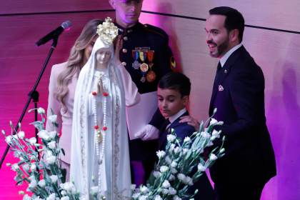 La religión irrumpe en la investidura del presidente colombiano, Abelardo de la Espriella