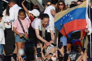 Miles de personas reciben a María Corina Machado en Madrid al grito de "¡Presidenta!"