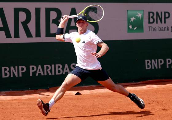 Davidovich se sobrepone a la resistencia de Dzumhur camino de segunda ronda