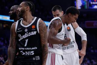 86-76: El Real Madrid estrena el casillero de victorias al calor de los suyos