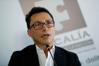 Exgobernador colombiano abandona carrera presidencial y se une a candidato de izquierda