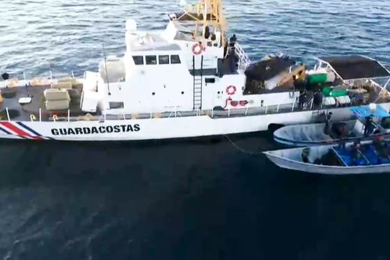 Costa Rica incauta casi una tonelada de droga y arresta a dos colombianos en el Pacífico
