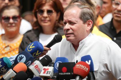 Opositor venezolano Guanipa dice que su juicio sigue pese a que recibió "libertad plena"