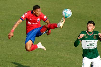 Real España pincha contra Platense pero sigue líder e invicto en Honduras