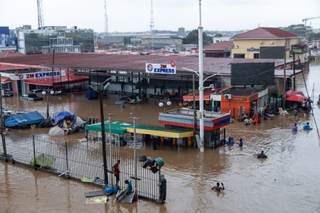 Al menos doce muertos y 479 personas rescatadas por inundaciones en la capital de Ghana