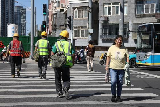 La producción industrial china al 5,2 % interanual en agosto mientras el consumo frena