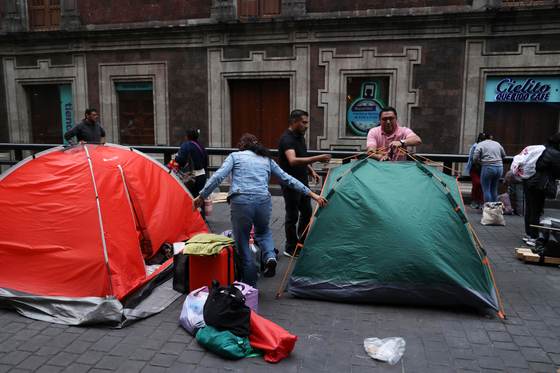 Maestros de México levantan protestas en capital y Oaxaca tras acuerdos con el Gobierno