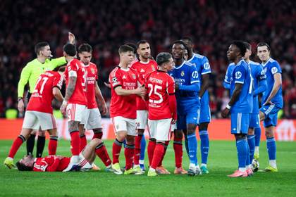 Seis partidos al argentino Prestianni por los insultos a Vinicius