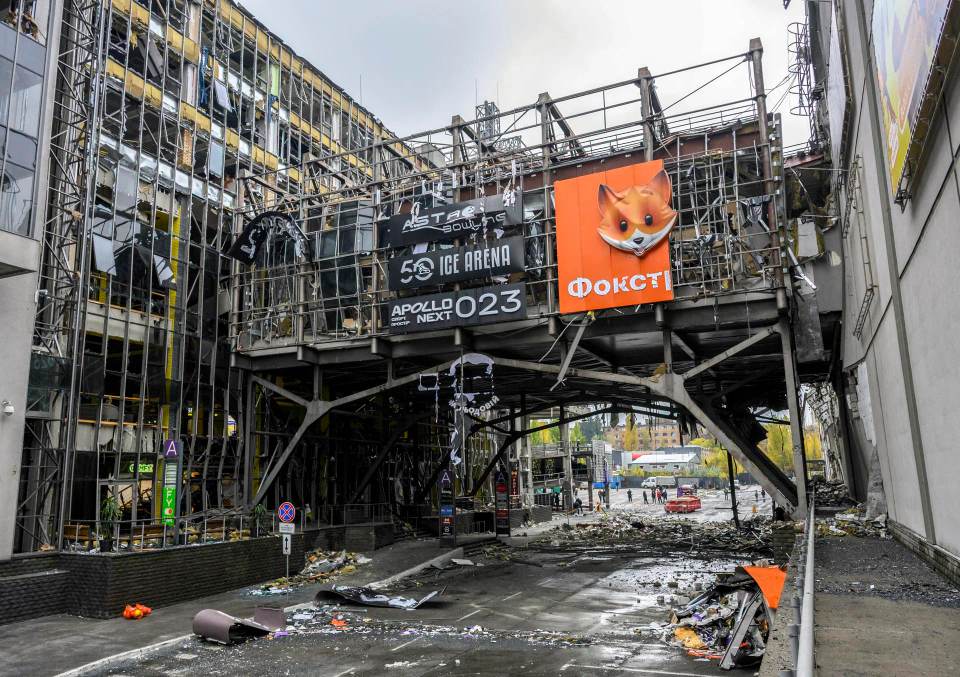 Al menos tres muertos en la región de Kiev al atacar Rusia una fábrica