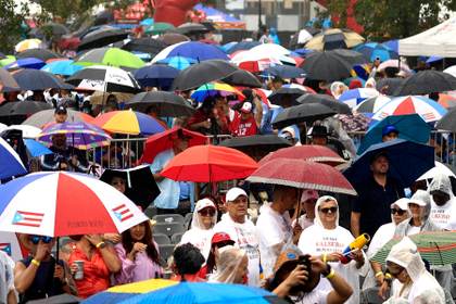La lluvia baila con los salseros en el Día Nacional de la Salsa en Puerto Rico