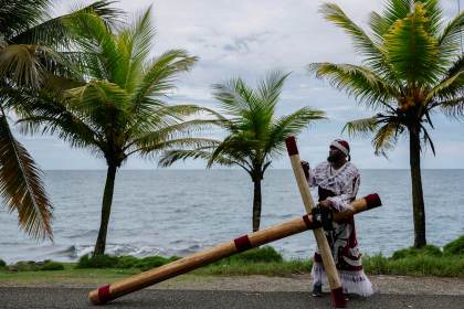 Devotos del Cristo Negro imploran por los afectados por el terremoto de 7,7 en Panamá