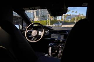 Waymo suspende sus robotaxis en autopistas de EE.UU. por problemas de seguridad