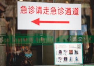 Acusan de recibir sobornos al exalcalde de Wuhan que gestionó el primer brote de covid-19