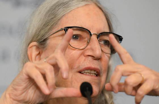 Patti Smith insta a los estadounidenses a "unirse" con sus votos para impulsar un cambio