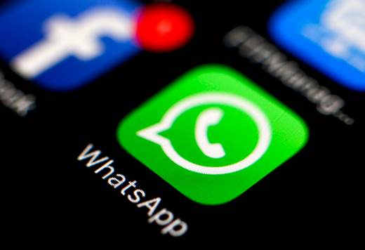 Bruselas impone a Meta dar acceso gratuito provisional a WhatsApp a chatbots de IA rivales