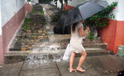 Vance se debilita a depresión tropical y provoca lluvias en el oeste y noroeste de México