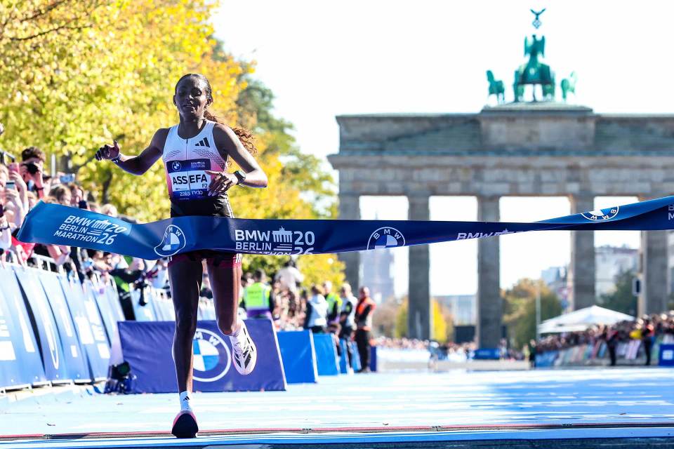 Guye Adola y Tigst Assefa, dominio etíope en el maratón de Berlín