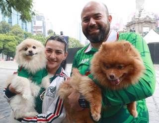 Los mexicanos toman las calles de la capital antes del crucial partido contra Ecuador