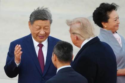 Trump sugiere que ni EEUU ni China frenarán el desarrollo de la IA