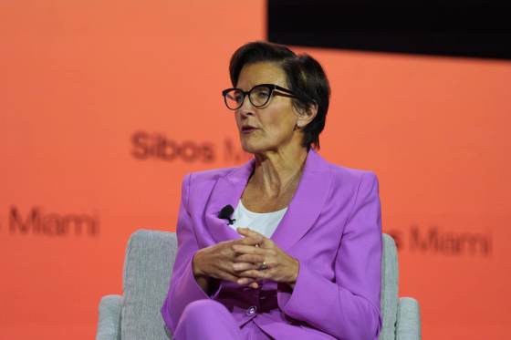 La directora del grupo Citi pide controles para los agentes de inteligencia artificial