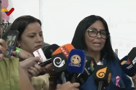 Gobierno venezolano ve un "show" en el retorno de Machado, pese a su apertura a dialogar