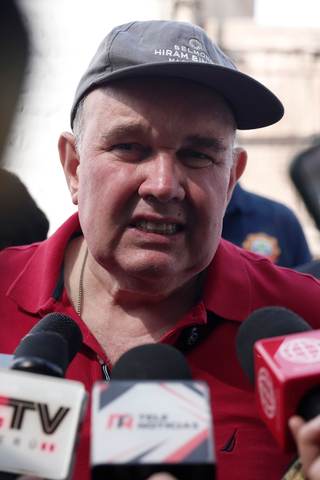 López Aliaga cree que "empezó fraude" en Perú por el retraso en abrir centros de votación