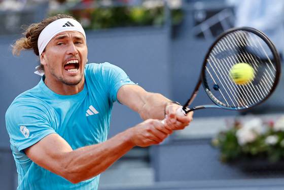 Zverev se opone a la resistencia de Atmane