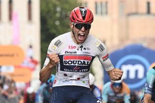 Paul Magnier sorprende al esprint tras el Ca' del Poggio y Vingegaard sigue de rosa